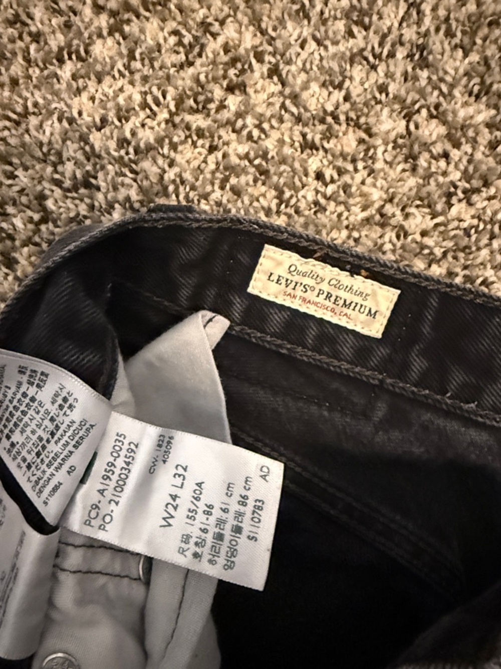 Levi’s Black 501 90’s Jeans - Picture 2 of 6